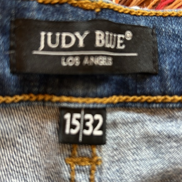 Like New Judy Blue Relaxed Fit Jeans. Size 15/32 - Picture 4 of 7